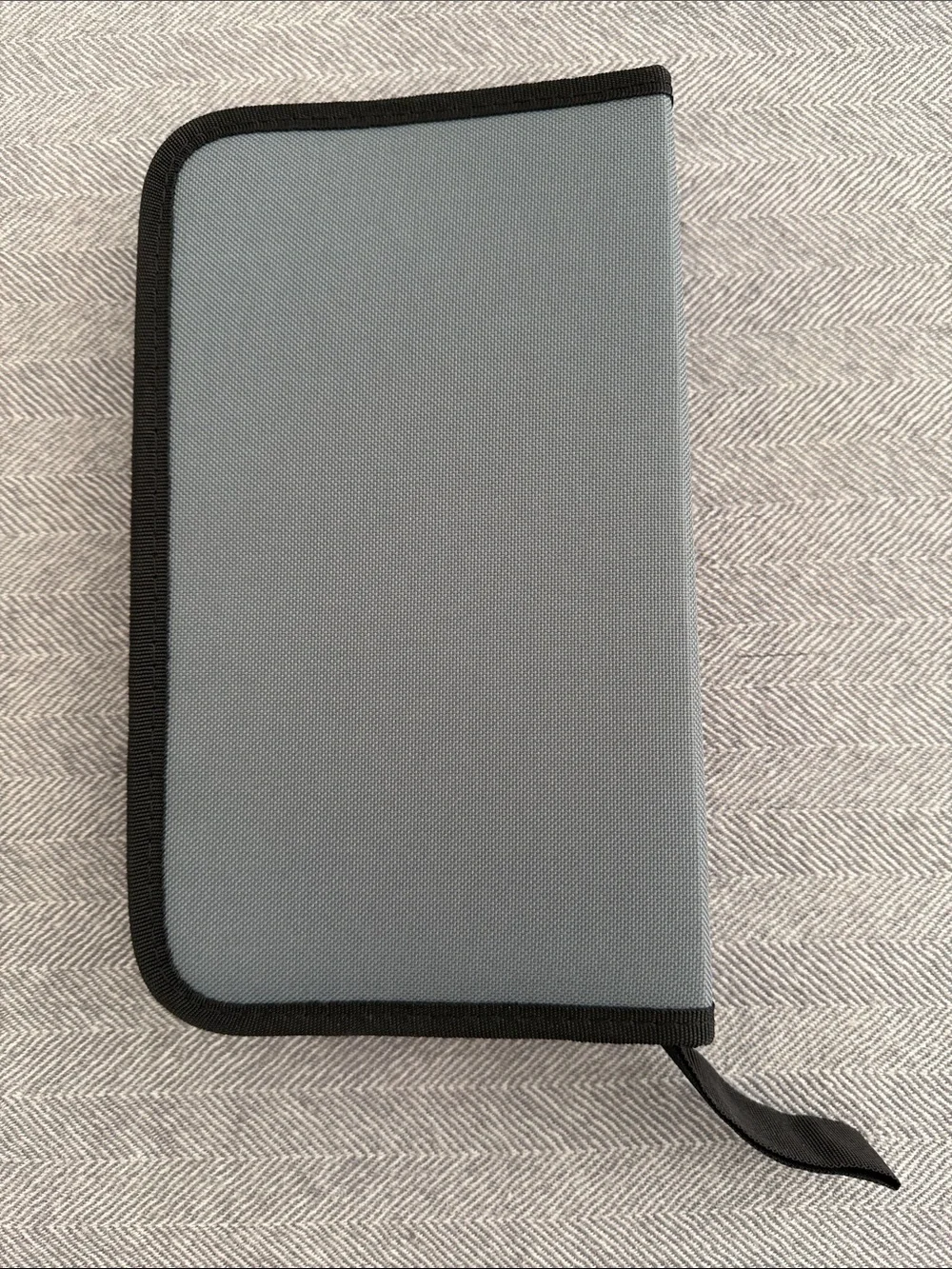 Grey Case 6,5/10,5 inches, 2 inch wide.